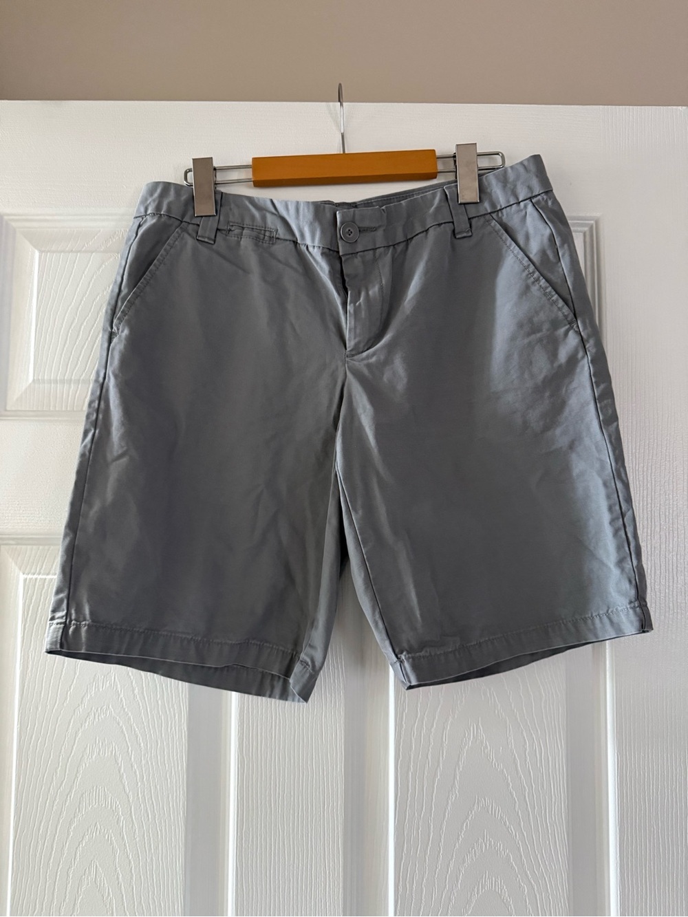GAP Women's Gray Bermuda Shorts Neutral Minimalist